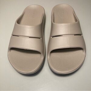 OOFOS Women's Sandals in Cream